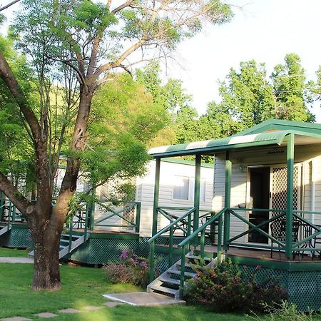 Gundagai Cabins & Tourist Park Exteriör bild
