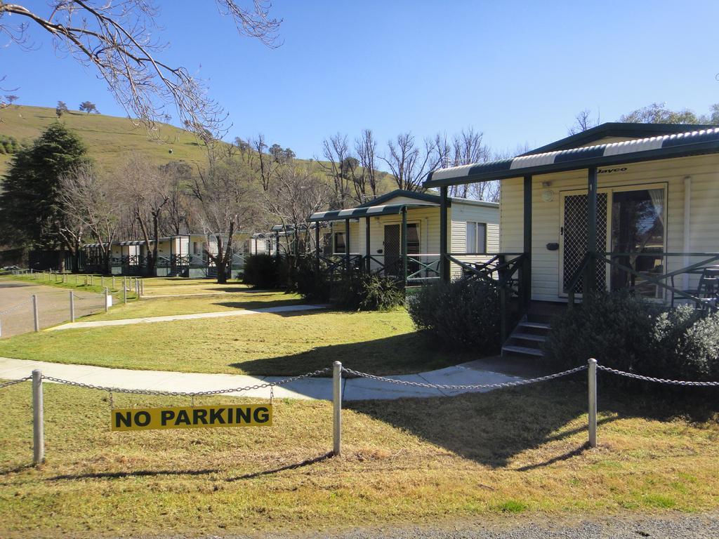 Gundagai Cabins & Tourist Park Exteriör bild